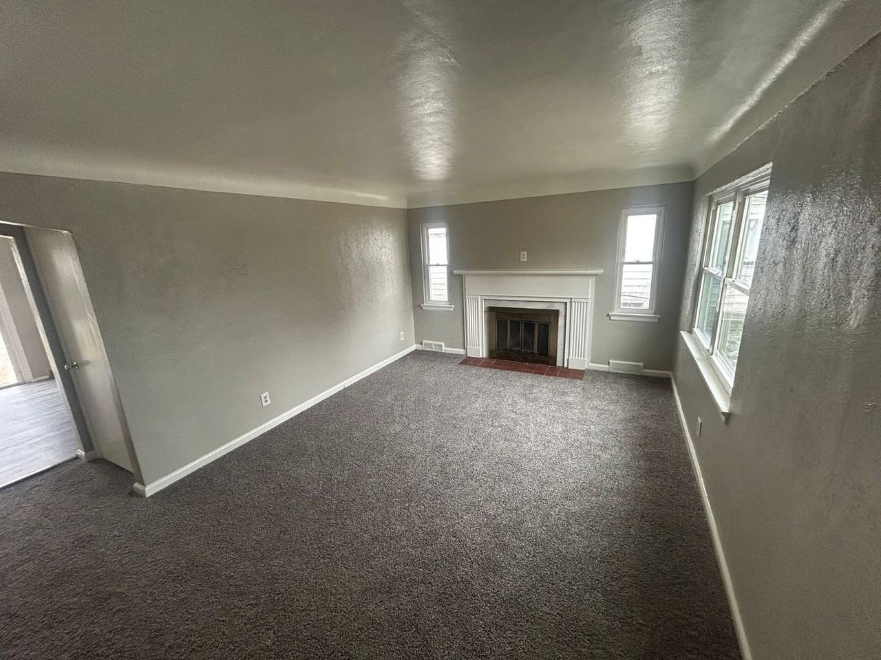 3308 Blackstone Dr - Photo 2 of 12