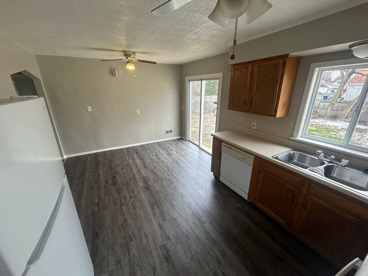 3308 Blackstone Dr - Photo 4 of 12