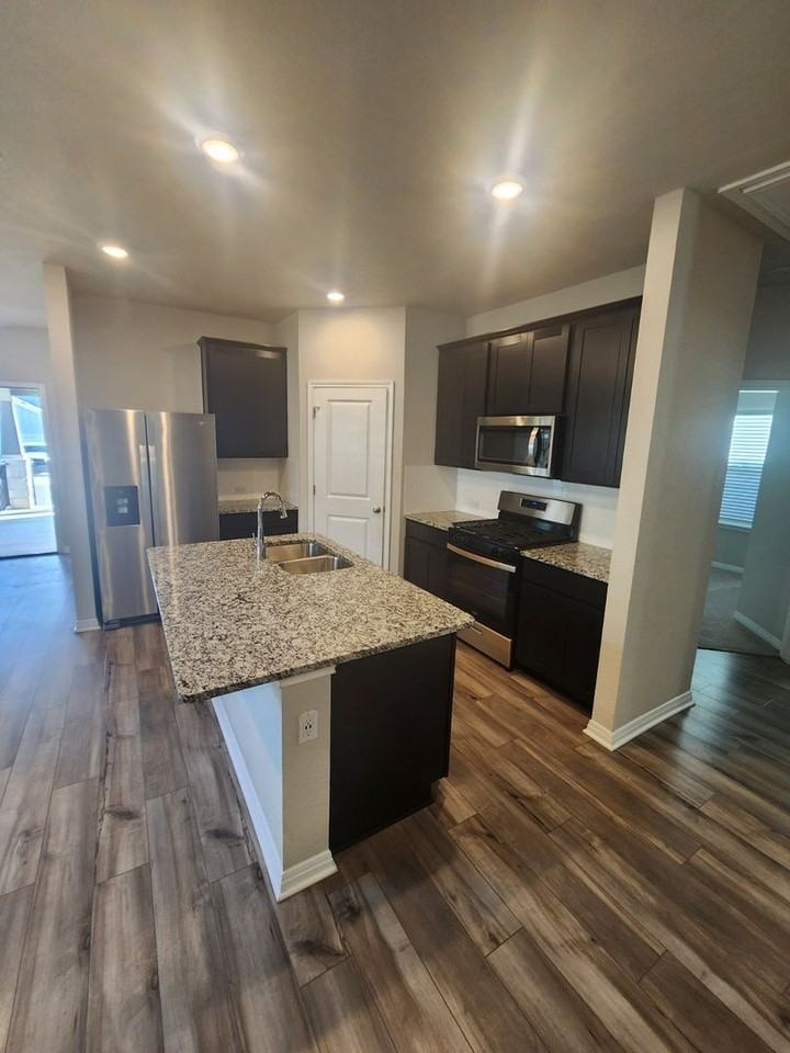 623 Sun Grove Trl - Photo 4 of 23