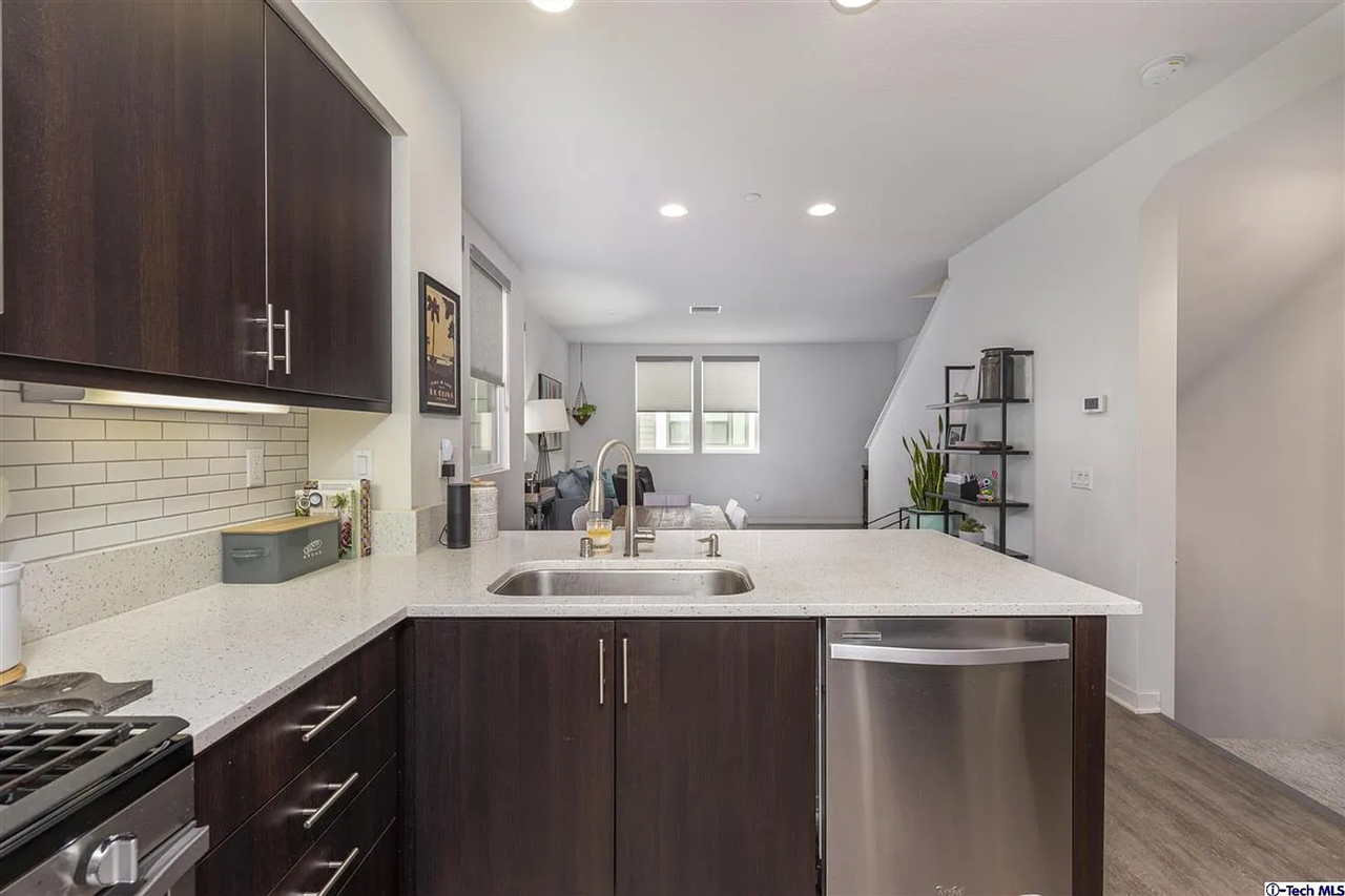 3941 Eagle Rock Blvd - Photo 7 of 18