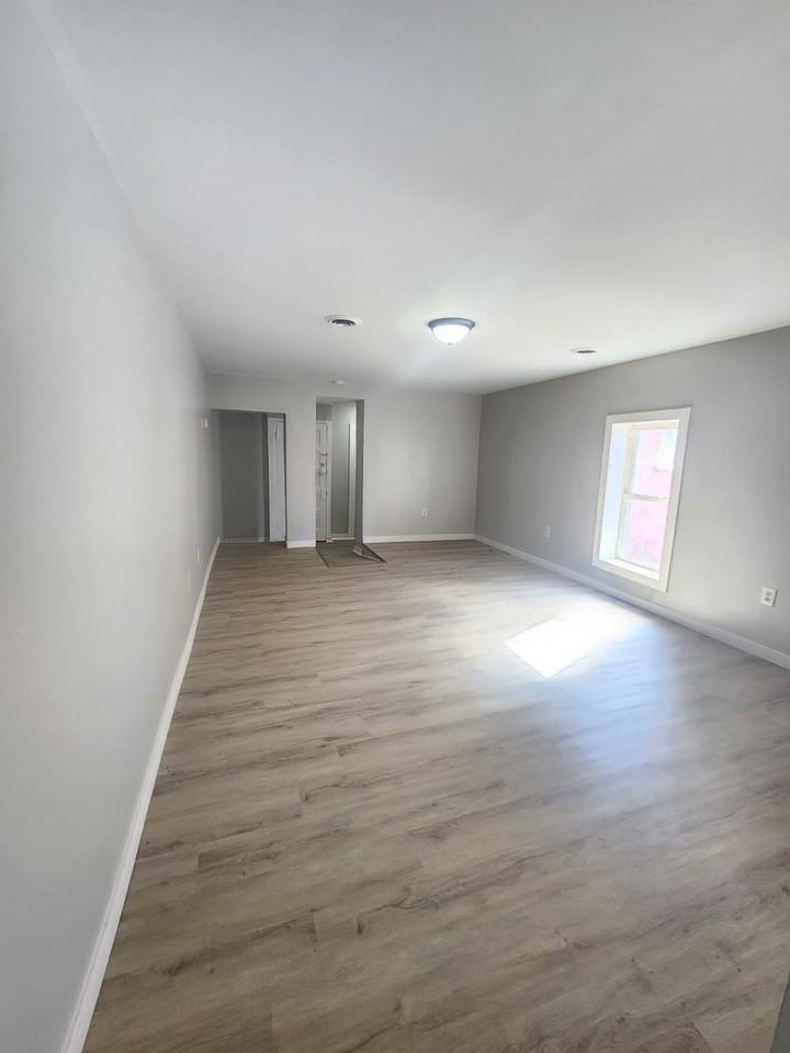 316 E Main St #B - Photo 2 of 8