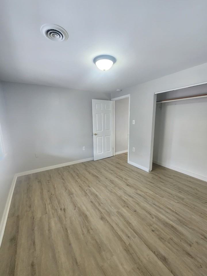 316 E Main St #B - Photo 3 of 8