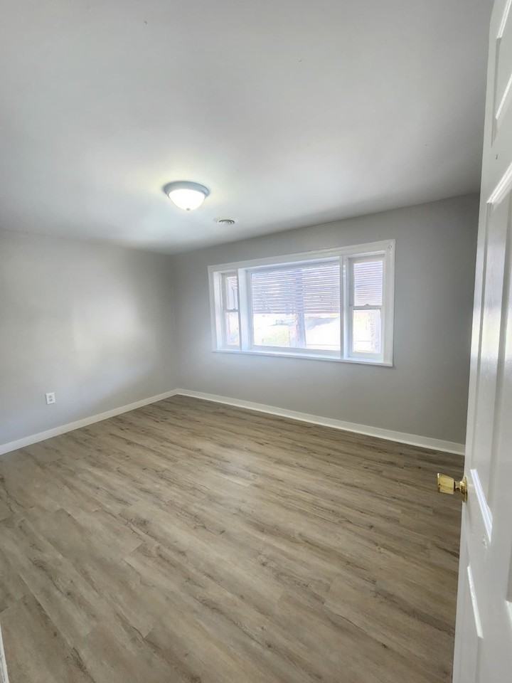 316 E Main St #B - Photo 4 of 8