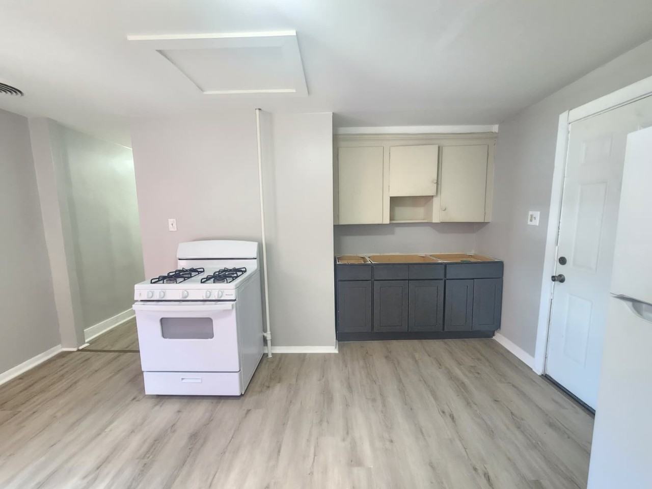 316 E Main St #B - Photo 5 of 8