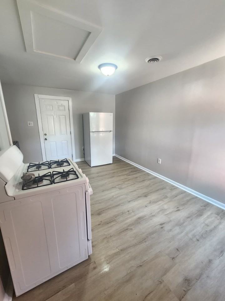 316 E Main St #B - Photo 6 of 8