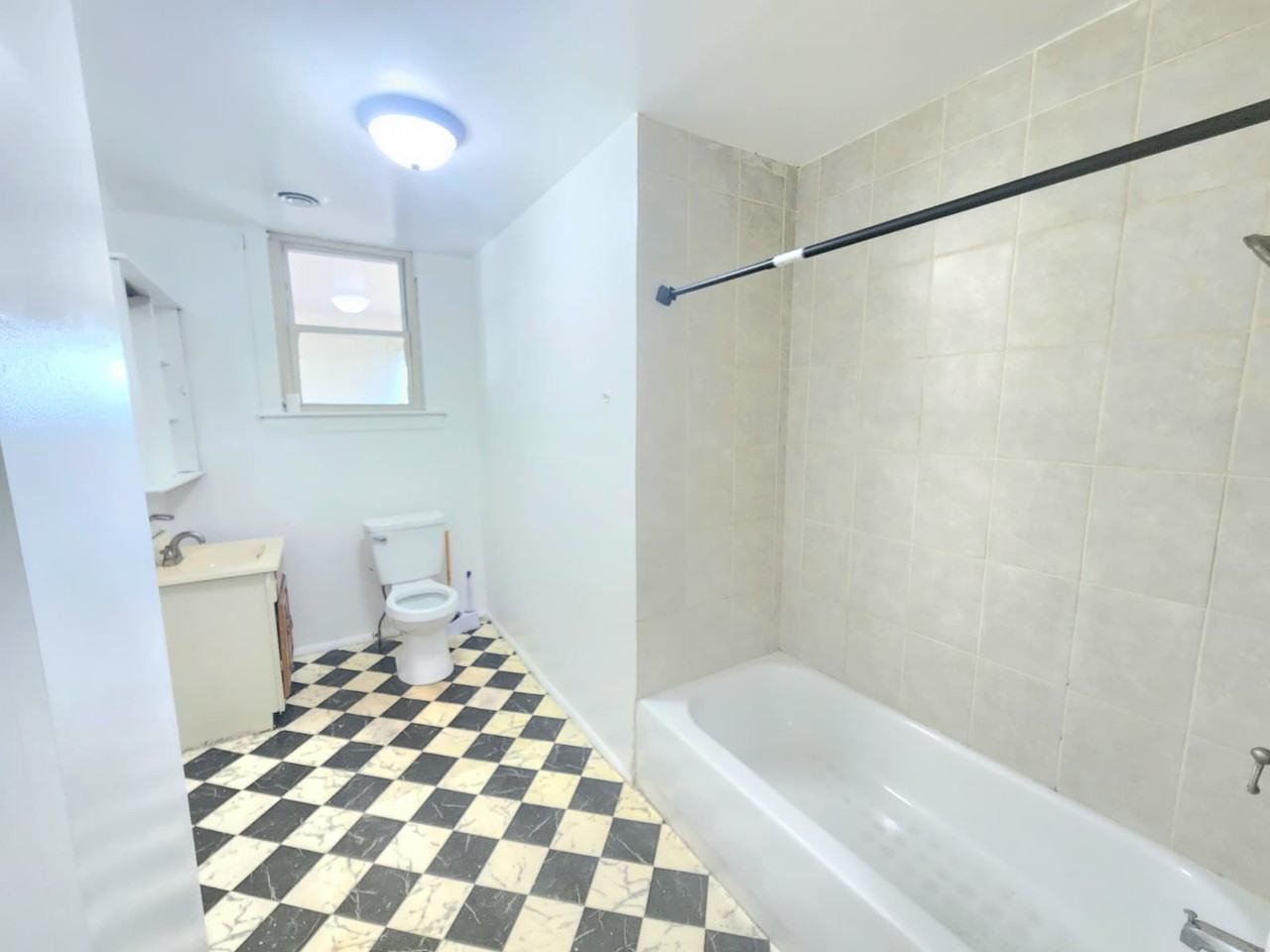 316 E Main St #B - Photo 7 of 8