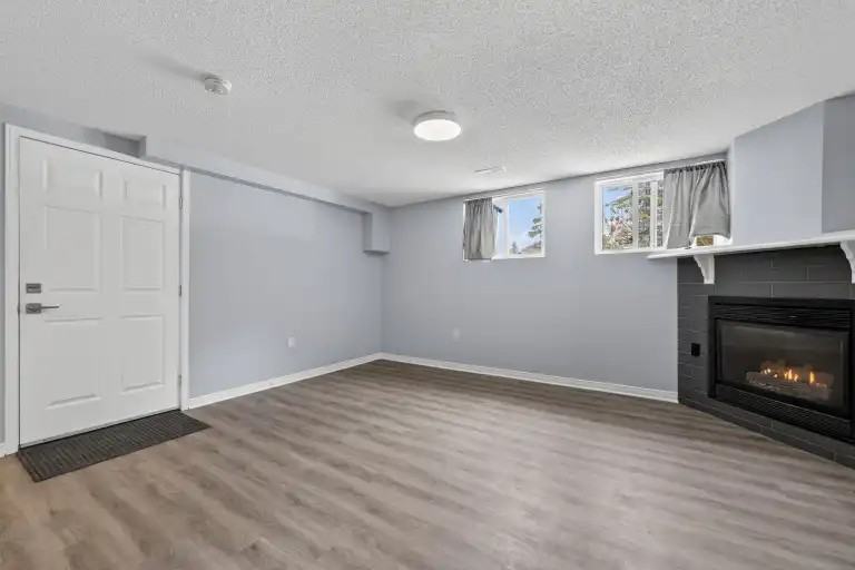 45 Assiniboine Dr #1 - Photo 3 of 25