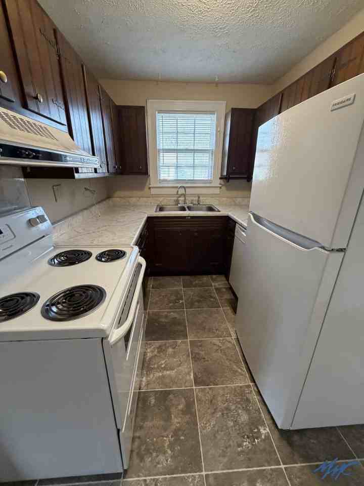 1002 Leaf Ave - Photo 4 of 13