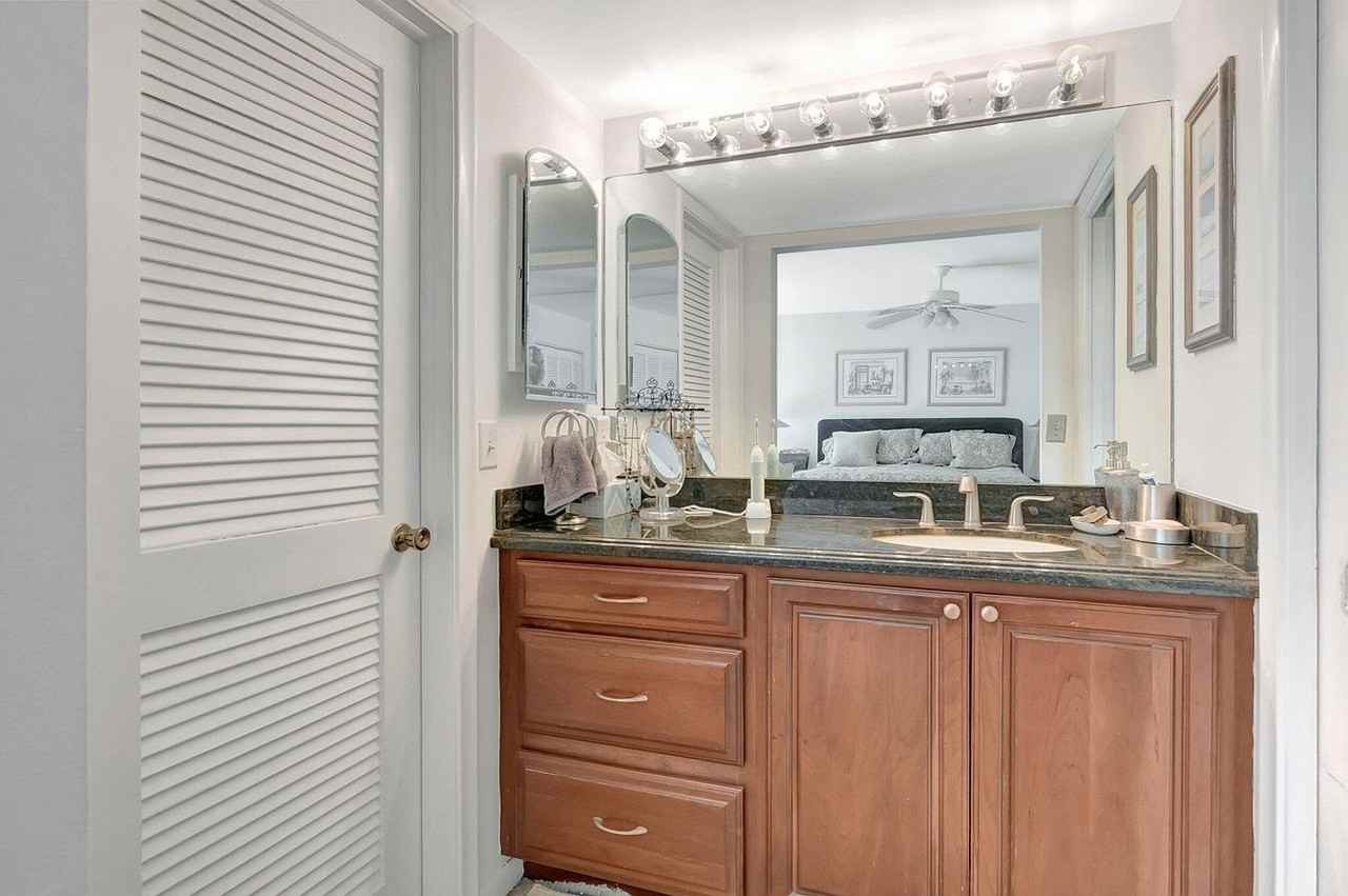 3705 Bridgewood Dr - Photo 2 of 34