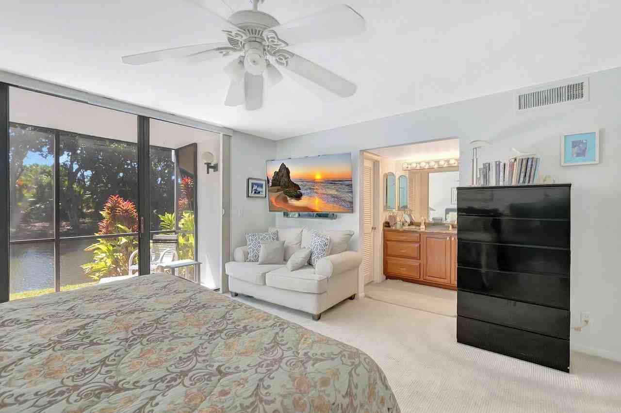 3705 Bridgewood Dr - Photo 3 of 34