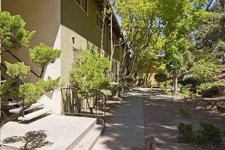 22842 Vermont St - Photo 3 of 8