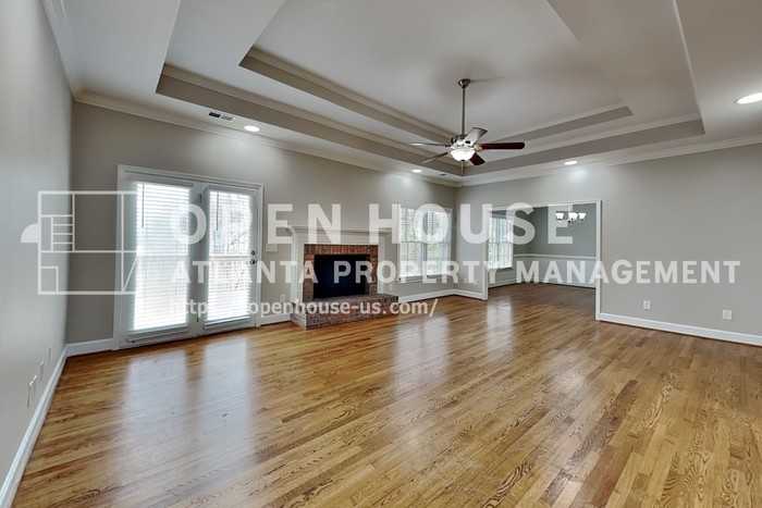 2272 Camden Dr Sw - Photo 4 of 28