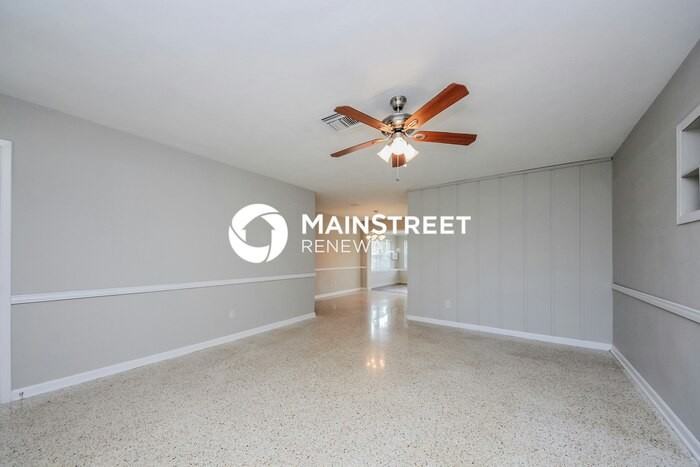 417 Halsey St - Photo 5 of 17