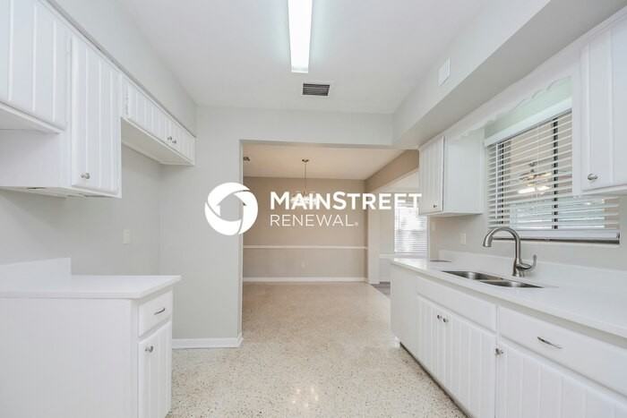 417 Halsey St - Photo 7 of 17