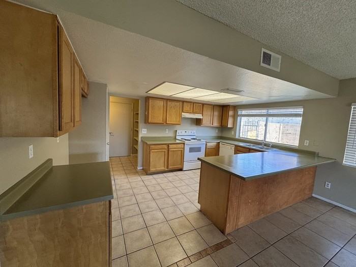 5339 W Yucca St - Photo 4 of 38