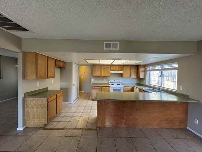 5339 W Yucca St - Photo 5 of 38