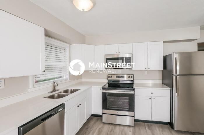 7809 Axtell Ave - Photo 6 of 16