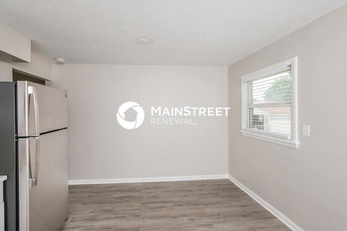 7809 Axtell Ave - Photo 7 of 16