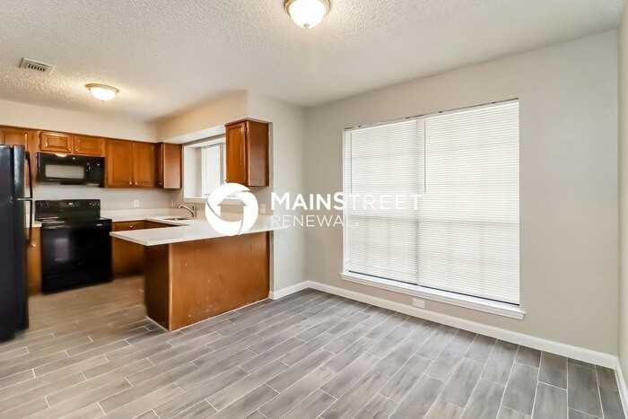 1104 Chapel Hill Dr - Photo 7 of 16