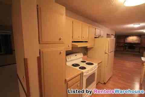 4204 Victoria St N - Photo 3 of 15