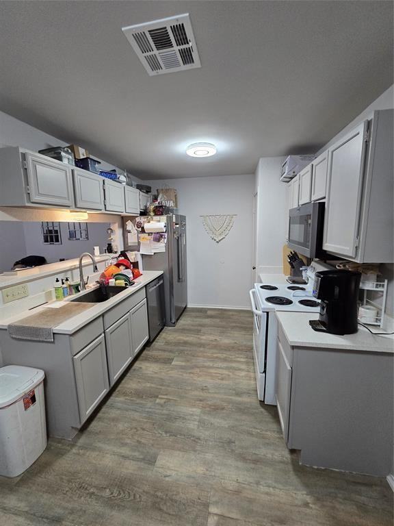 6909 Hyland Circle - Photo 3 of 10