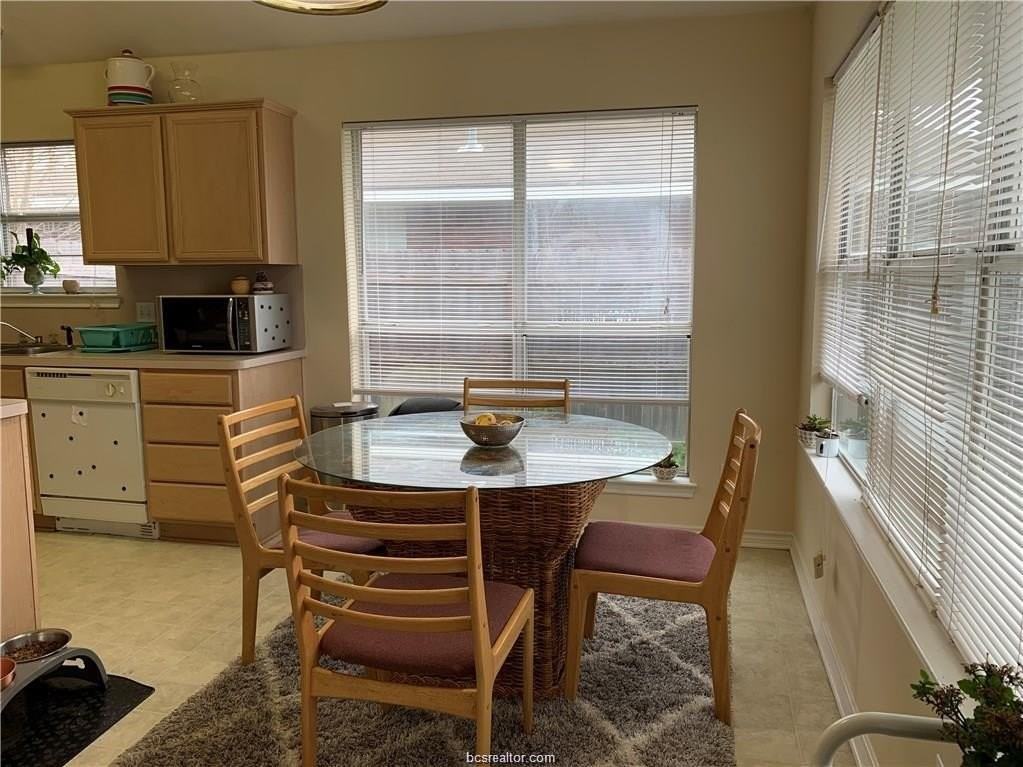 2403 Carnation Ct - Photo 6 of 14