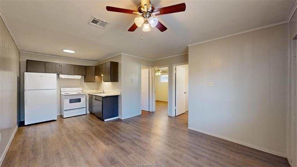 208 Lynn Dr Apt B - Photo 2 of 9