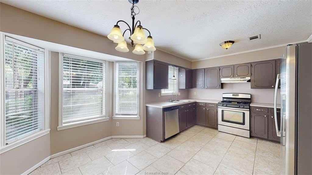 3004 Longleaf Dr - Photo 7 of 29