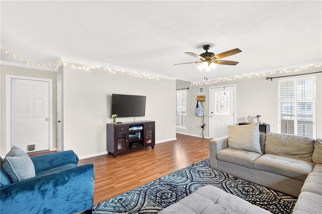 1308 Roanoke Ct - Photo 3 of 34