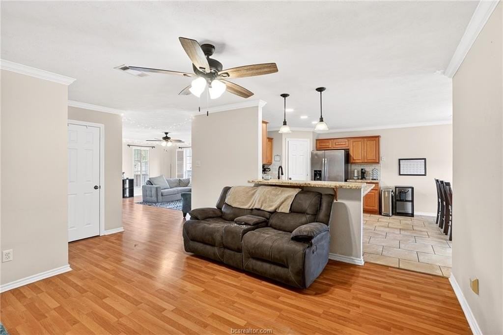 1308 Roanoke Ct - Photo 5 of 34