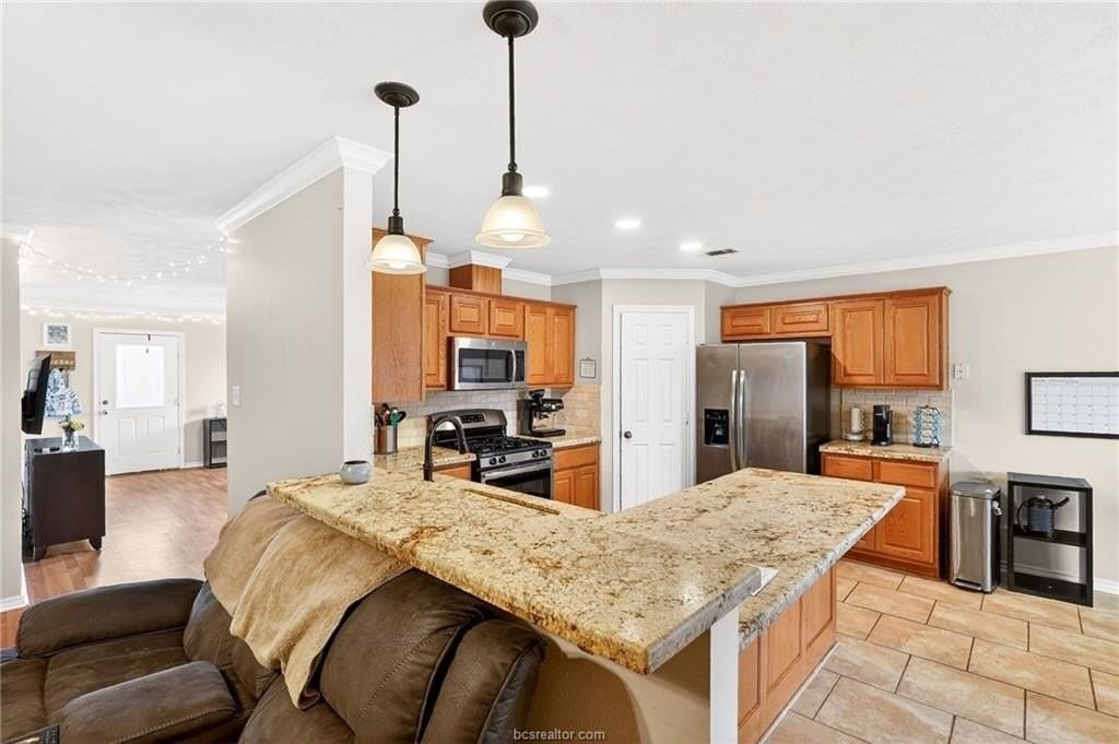 1308 Roanoke Ct - Photo 6 of 34