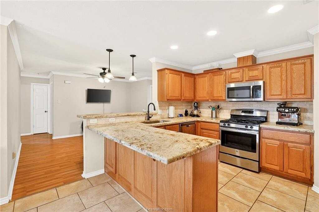 1308 Roanoke Ct - Photo 6 of 30