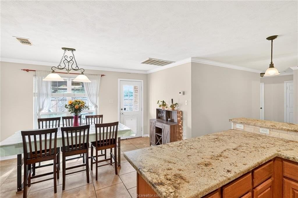 1308 Roanoke Ct - Photo 7 of 30