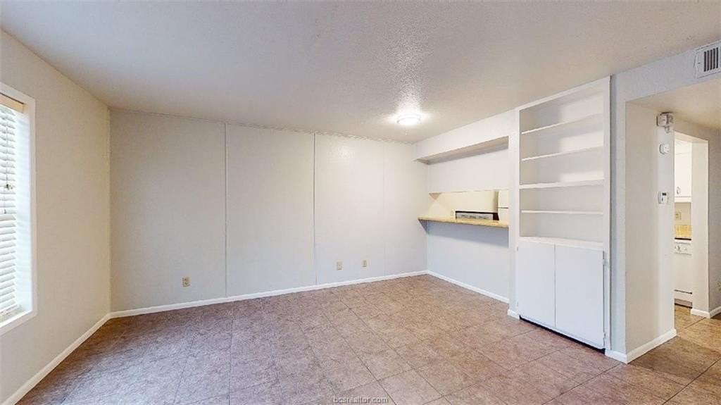 1326 Airline Dr - Photo 3 of 21