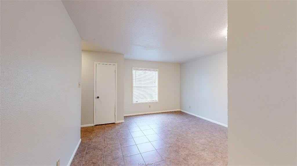 1326 Airline Dr - Photo 5 of 21