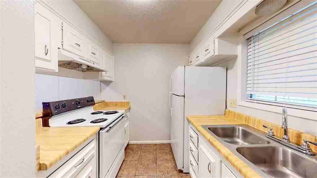 1326 Airline Dr - Photo 6 of 21