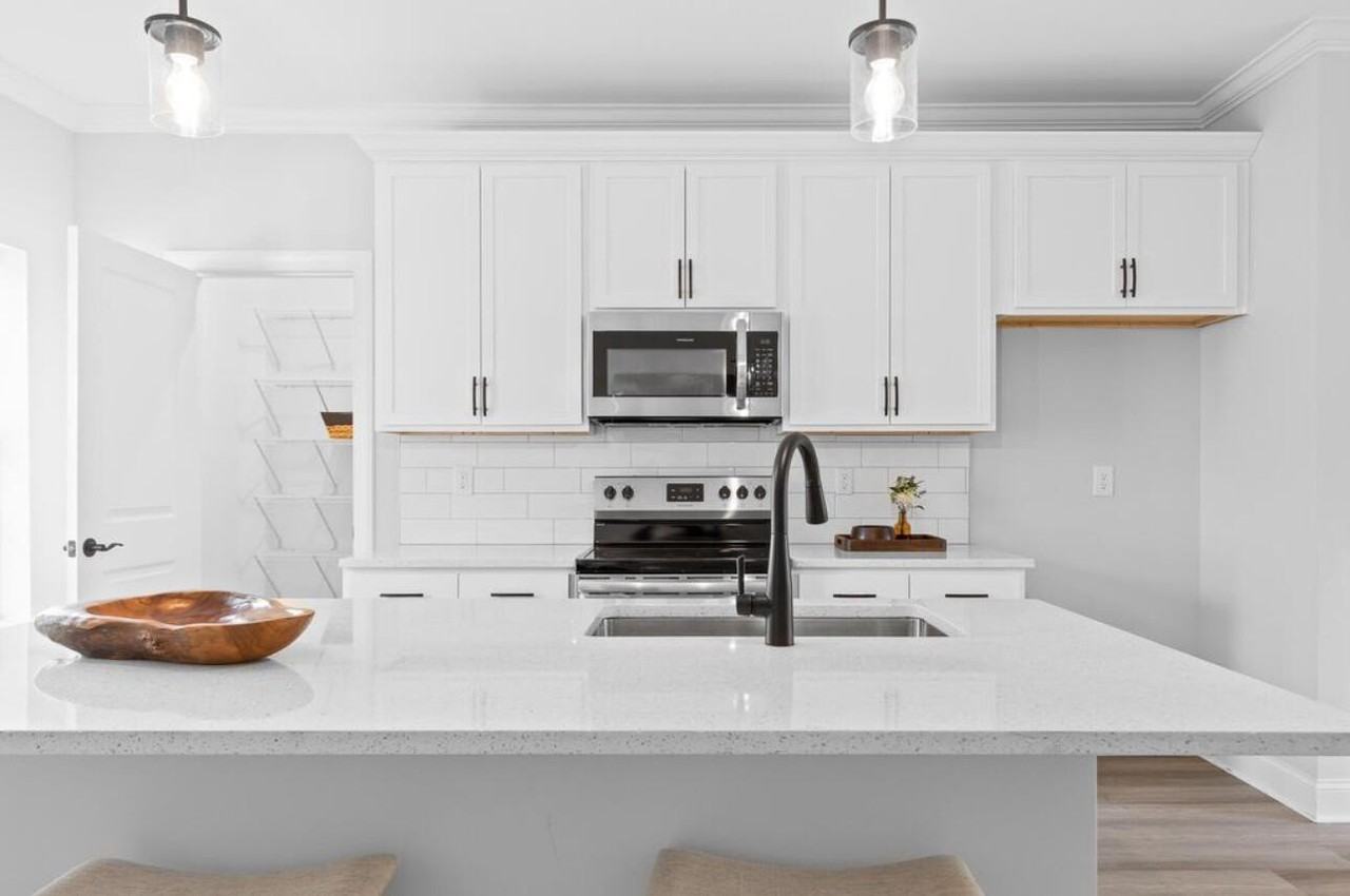 126 E 19th St - Photo 5 of 8