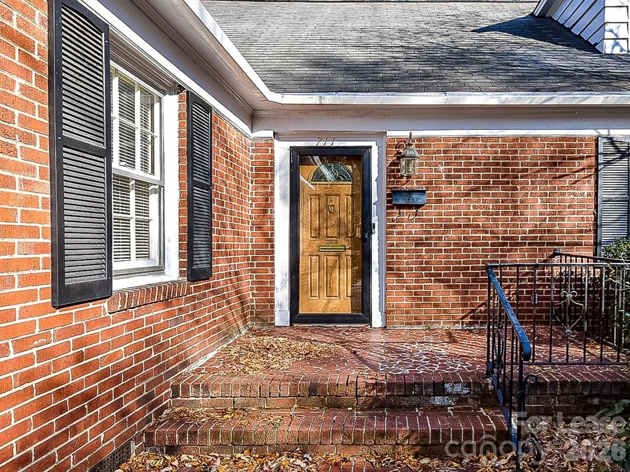 711 Mt Vernon Ave - Photo 6 of 45