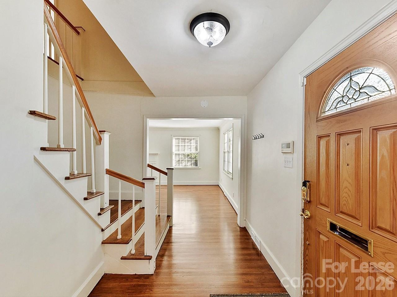 711 Mt Vernon Ave - Photo 7 of 45