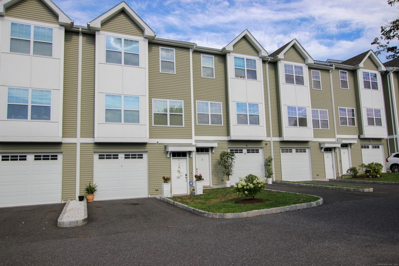 5 Laurel Hill Ct Unit 5 - Photo 3 of 14