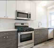 featured image of 1704 W Glenlake Ave