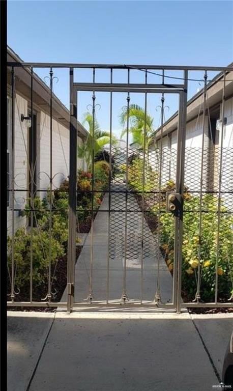 2315 Candlelight Ln Apt 3 - Photo 2 of 6