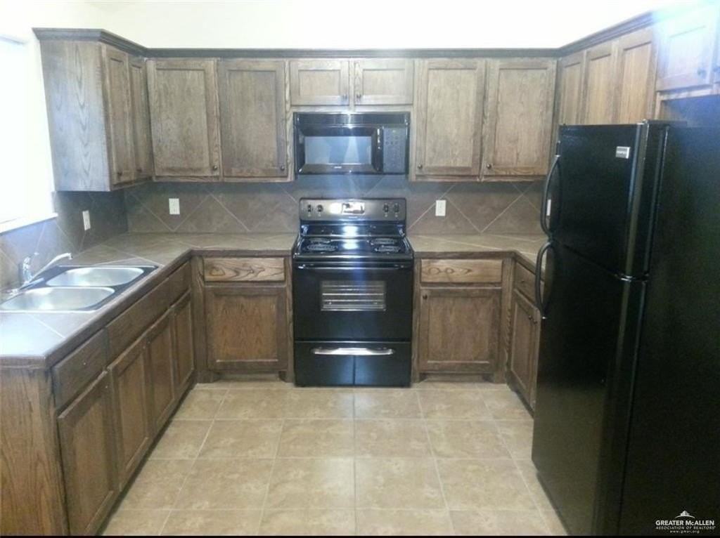 2315 Candlelight Ln Apt 3 - Photo 3 of 6