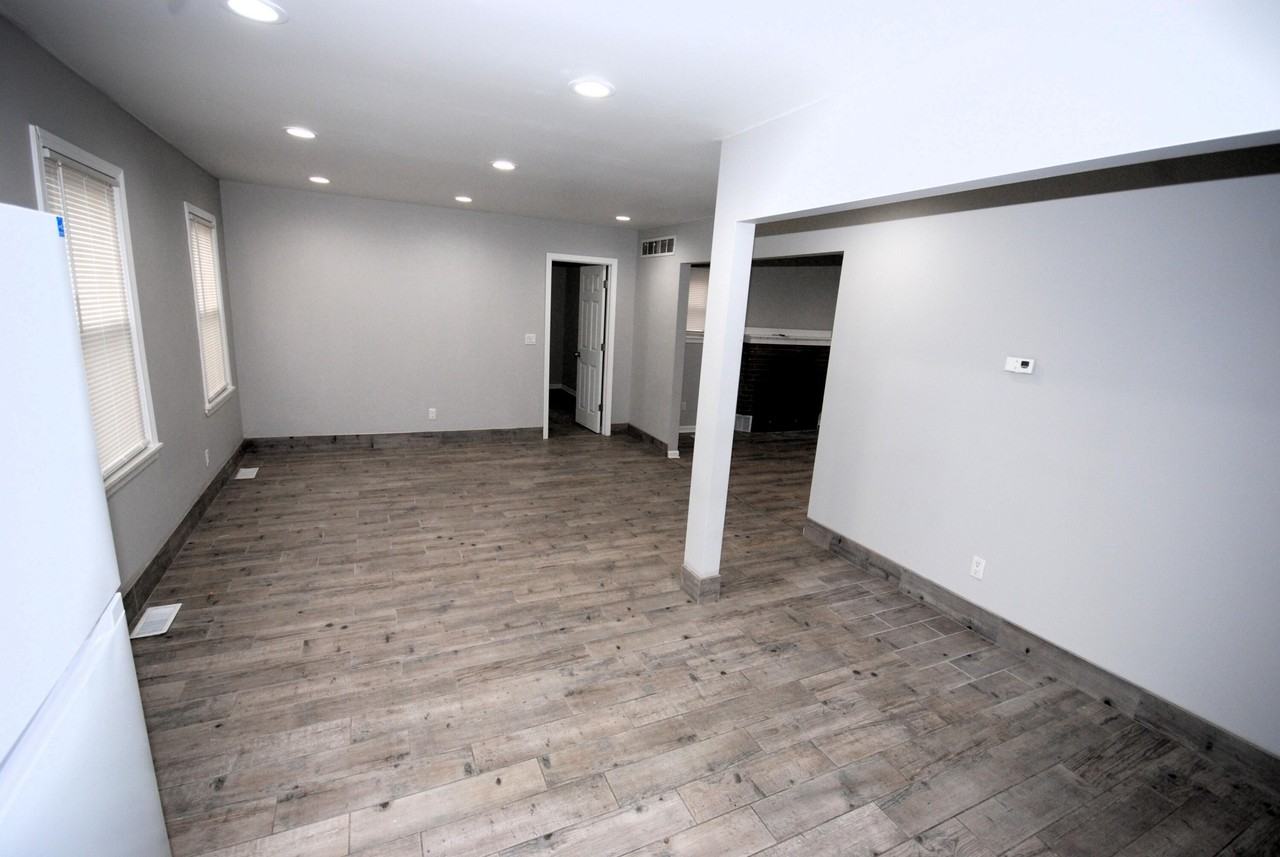 1872 Champaign Rd - Photo 3 of 25