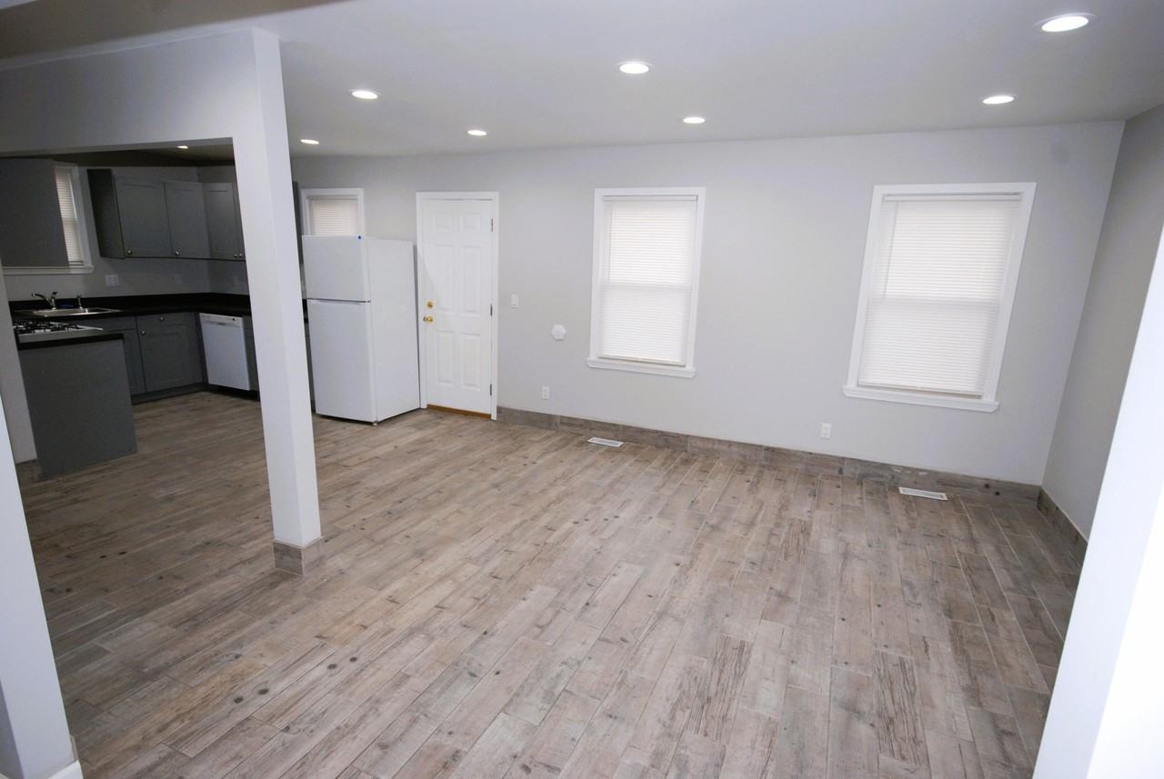 1872 Champaign Rd - Photo 4 of 25