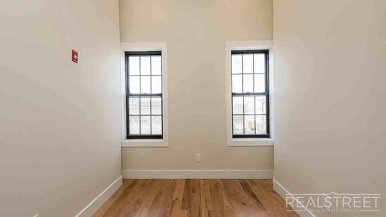 50 Starr St #1B - Photo 3 of 8