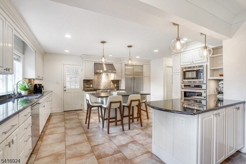 304 Forest Dr S - Photo 3 of 24