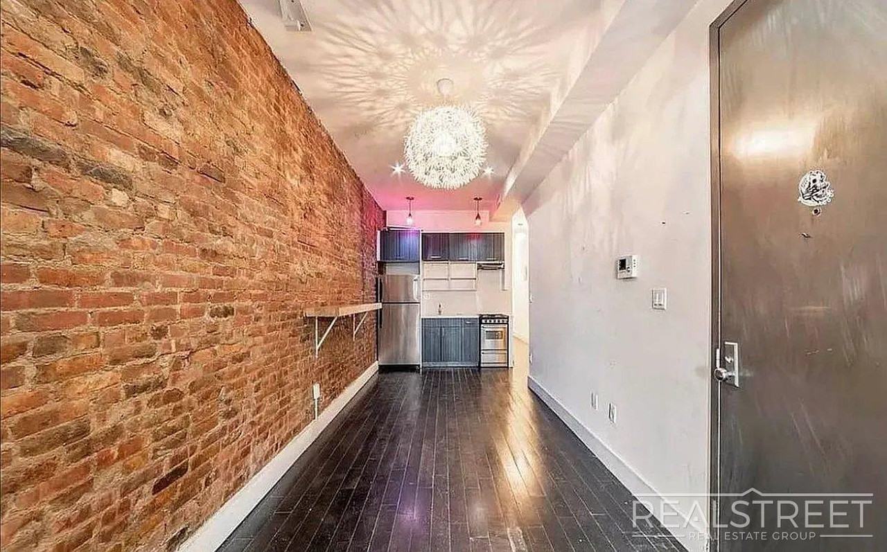 1066 Putnam Ave #1R - Photo 3 of 12