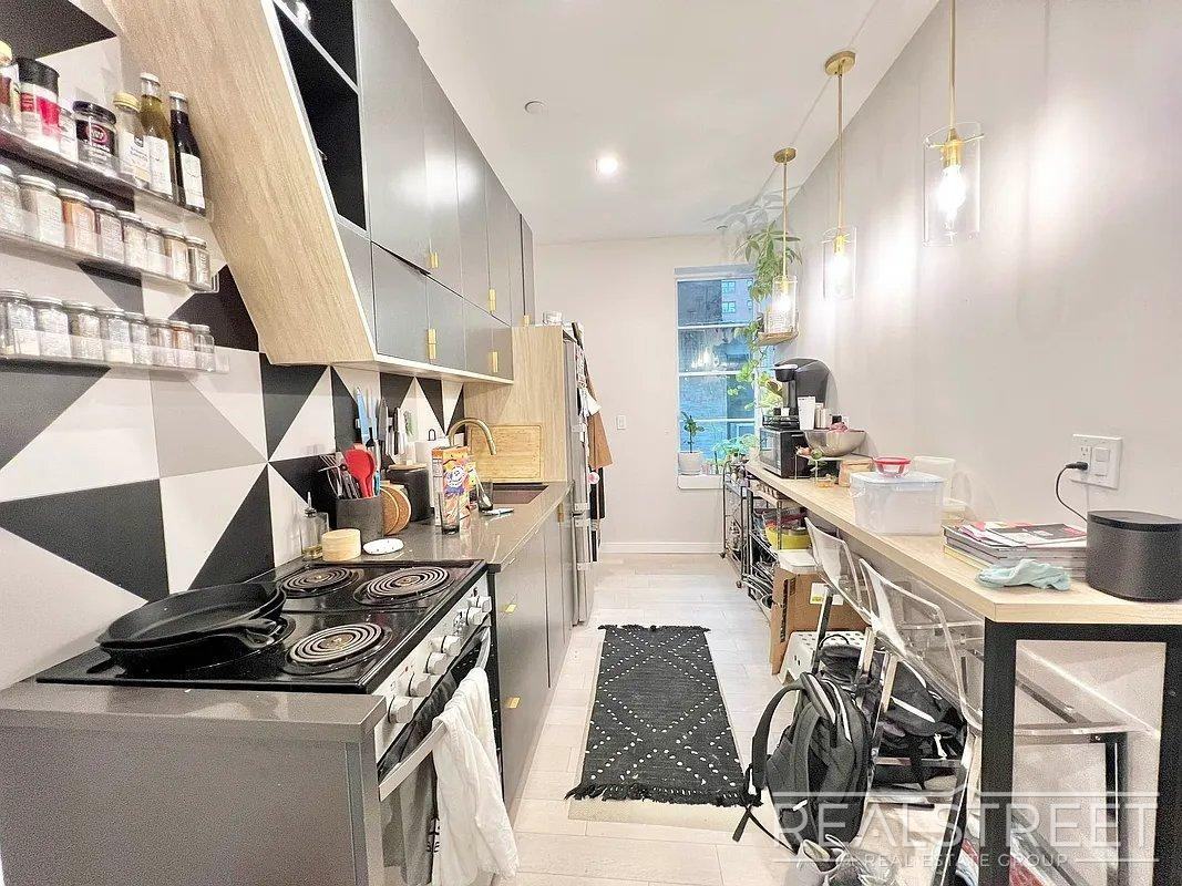 978 Kent Ave #3B - Photo 2 of 7