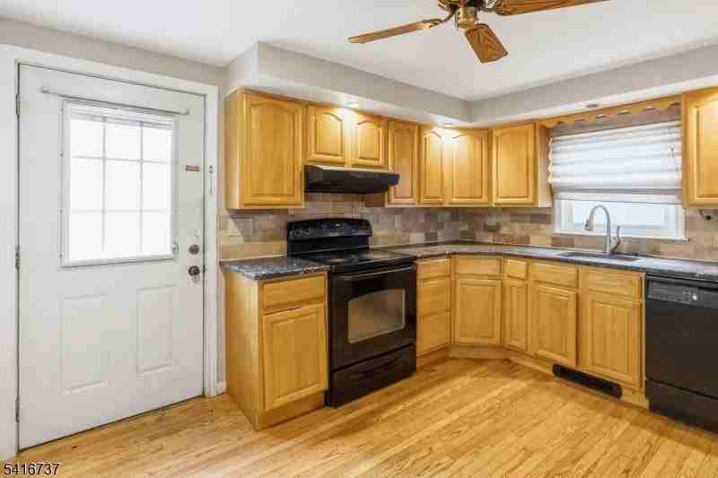 125 Minnehaha Blvd - Photo 7 of 16